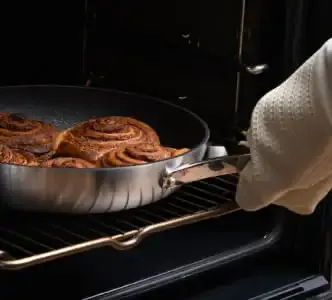 Bake with Emura pan in the oven